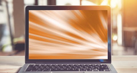 Laptop Laptop mit orangem Bildschirm